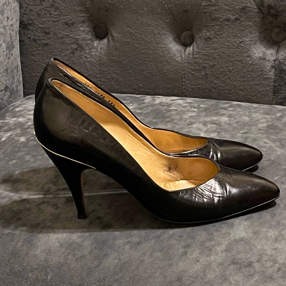 Authentic Vintage Gucci Classic Leather Pumps Heels